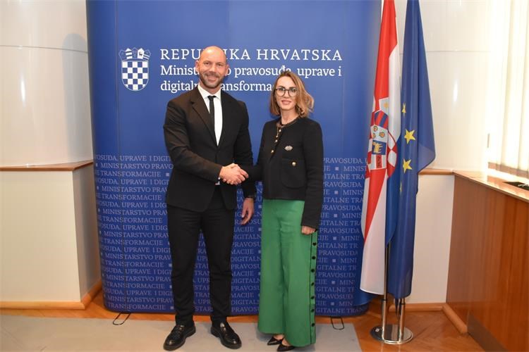 Slika /slike/Veleposlanica Albanije 7-11-25 (1).jpg